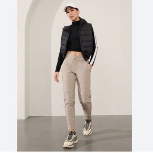 Athleta Headlands Hybrid Trek Jogger, Size 16, Tan